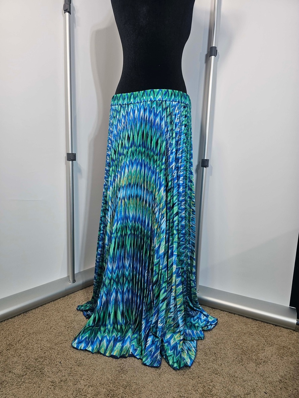 #207 Chico’s Pleated Maxi Skirt Size 2 Blue Green Abstract Print NWT